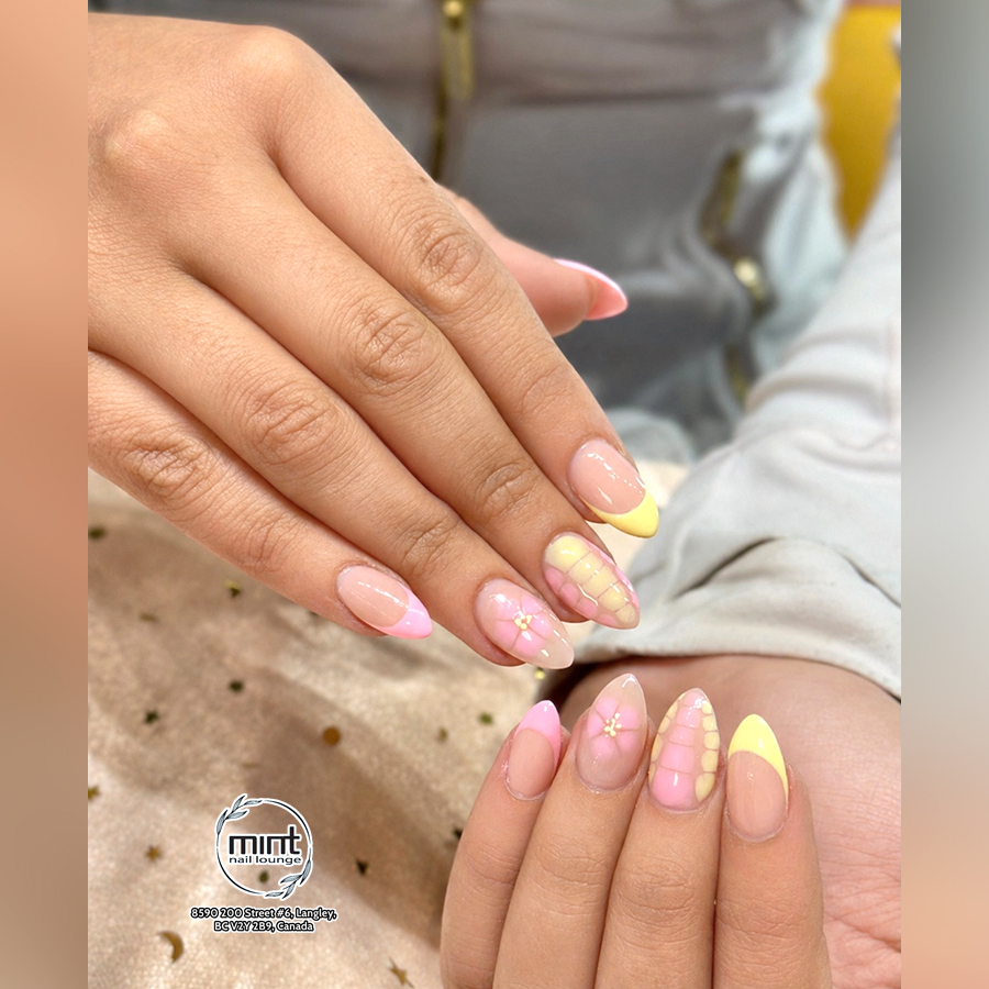 Mint Nail Lounge_trendy nails april 2026